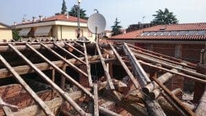 Struttura della copertura in fase di demolizione